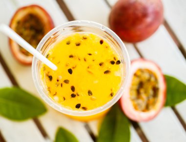 Tutku meyve yüzlü taze malzemelerle tarafından