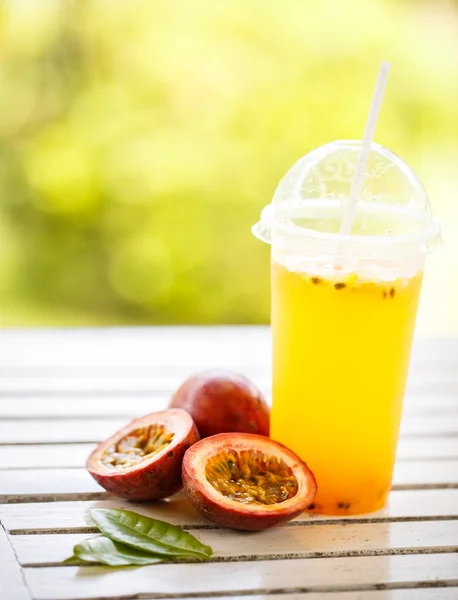 Passion fruit smoothie by fresh ingredients — Stock Photo, Image