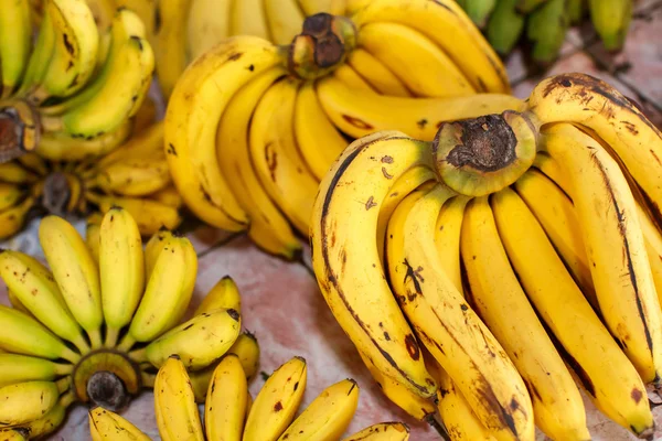시장에 있는 바나나 — 스톡 사진