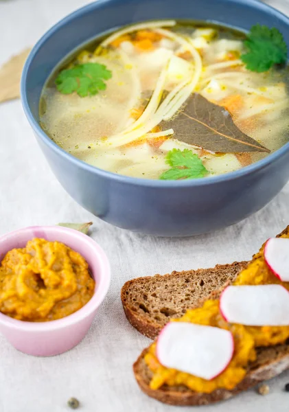 Suppe med nudler - Stock-foto