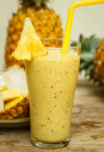 Koktejl s ananasem — Stock fotografie