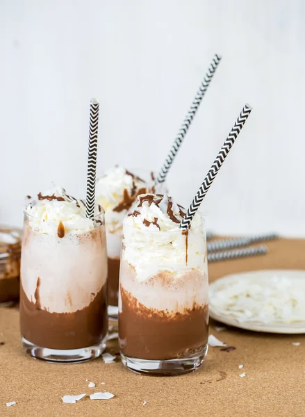 Verse chocolade melk shake dicht omhoog schieten — Stockfoto