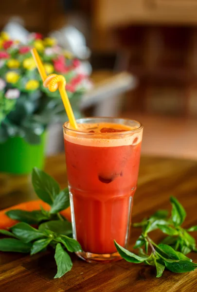 Beterraba com suco de desintoxicação de cenoura — Fotografia de Stock