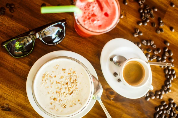 Farina d'avena con succo di frutta e caffè — Foto Stock