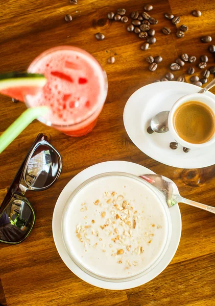 Oatmeal with juice and coffee — Φωτογραφία Αρχείου
