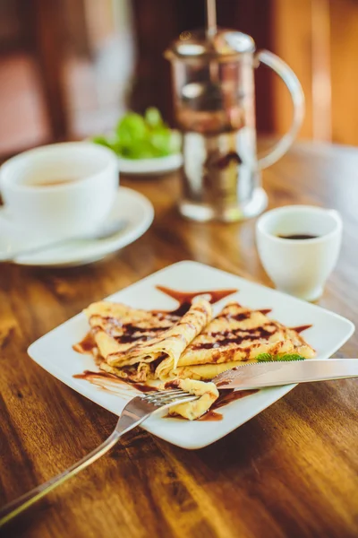 Pancakes with chocolate sauce and tea — Stok fotoğraf