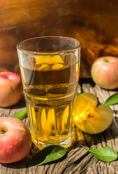 Apple juice on a wooden board — Stock Photo, Image