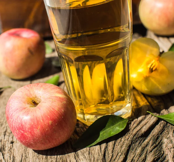 Apple juice on a wooden board — Stock Photo, Image