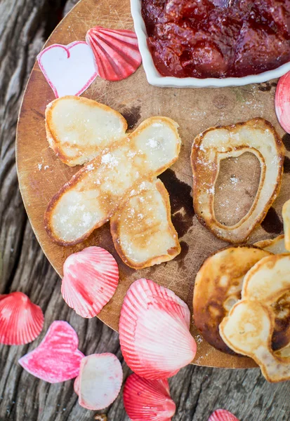 Pancakes in the shape of letters XO with strawberry jam — Stock Photo, Image