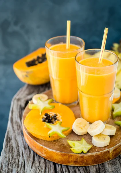 Τροπική smoothie με παπάγια και μπανάνα — Φωτογραφία Αρχείου