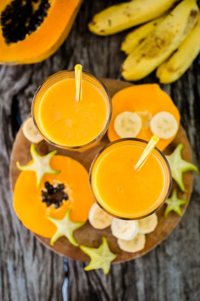 Frullato tropicale con papaia e banana — Foto Stock