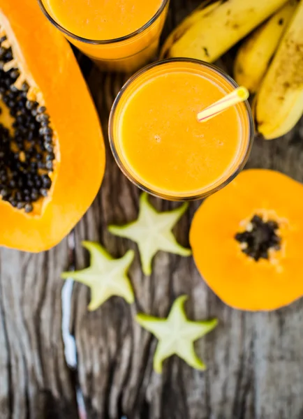 Tropical smoothie with papaya and banana — Stock Photo, Image