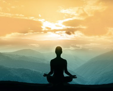 Yoga siluet dağ