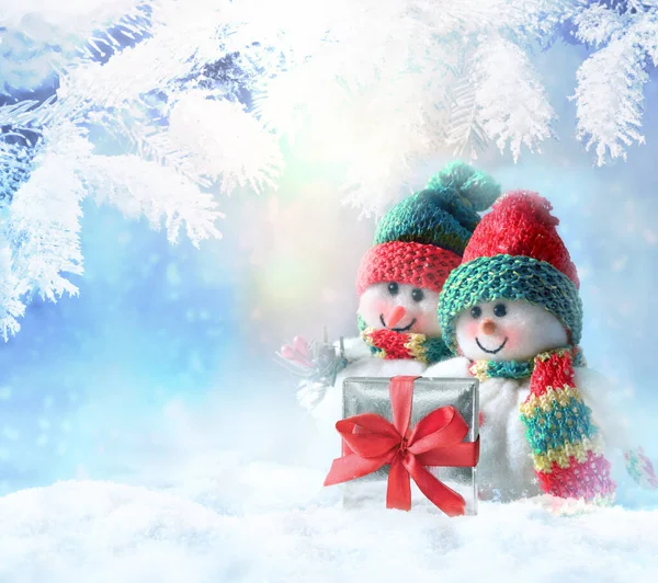 Two Funny Snowman Gift Box Winter Snow Holiday Concept — Stock Photo, Image