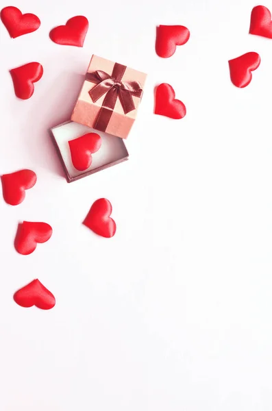 Caja Regalo Kraft Con Hermosos Corazones Rojos Concepto San Valentín — Foto de Stock