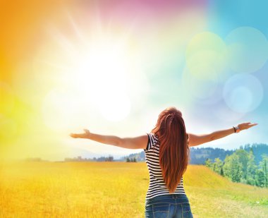 genç kız elleriyle sevinç ve ilham Yayilim 