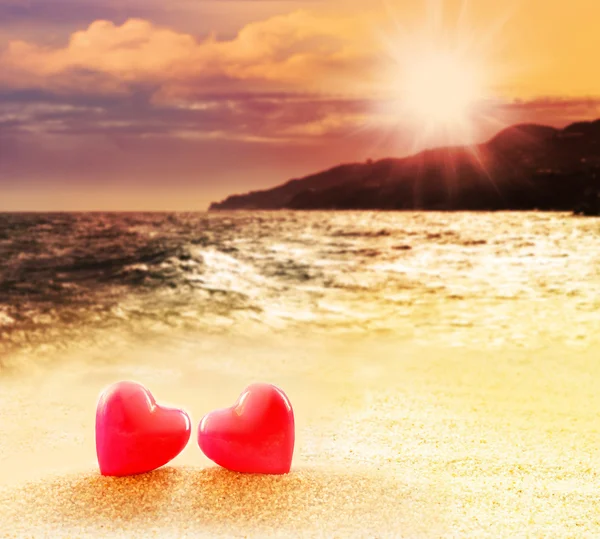 Dos corazones en la playa — Foto de Stock