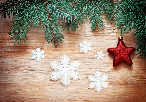 Kerstmis achtergrond. Pine en rode ster te behalen. — Stockfoto