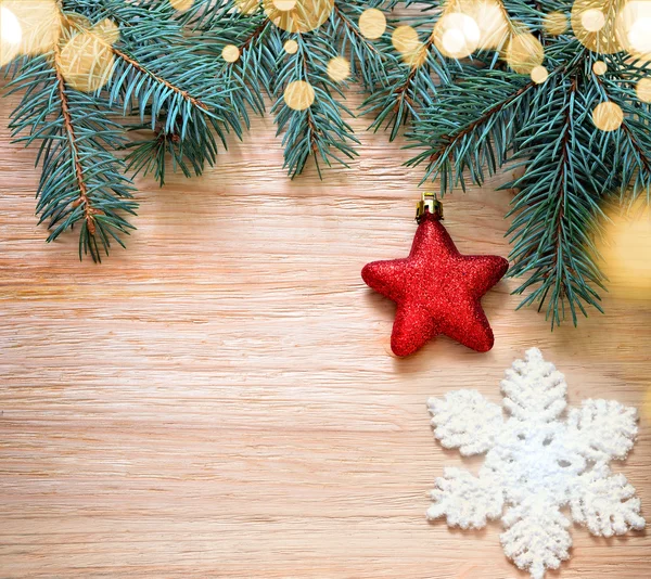 Kerstmis achtergrond. Pine en rode ster te behalen. — Stockfoto
