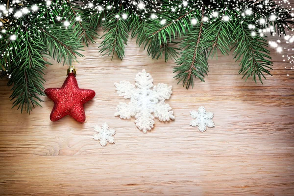 Kerstmis achtergrond. Pine en rode ster te behalen. — Stockfoto