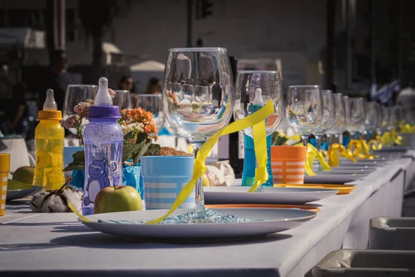 Tel Aviv İsrail 06.10.2025 Tel Aviv 'deki Rehineler Meydanı' ndaki bir gösteriden bir görüntü. İnsanlar, 7 Ekim 'deki Hamas saldırısında kaçırılan İsrailli rehinelerin serbest bırakılması için tabela, portre ve mesajlar taşıyorlar.