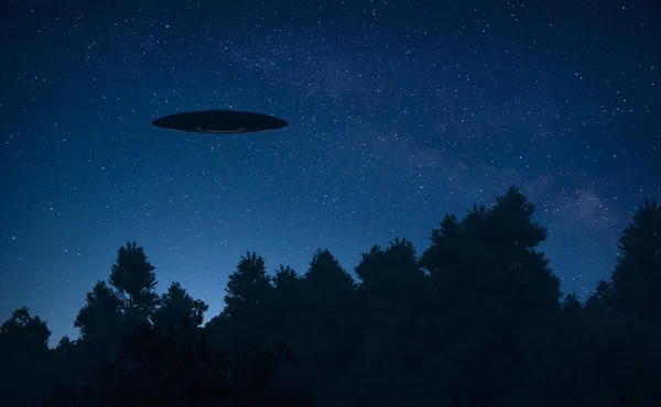 Ufo über Bäumen — Stockfoto