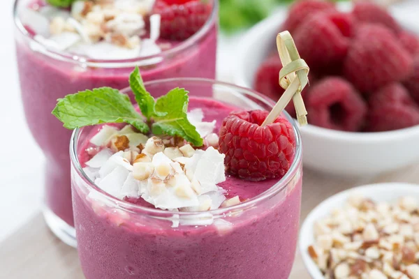 Fresh berry smoothies with nuts, closeup — Stock Photo, Image