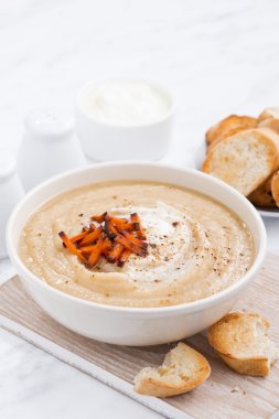 karamelize havuç ve kruton kremalı sebze çorbası