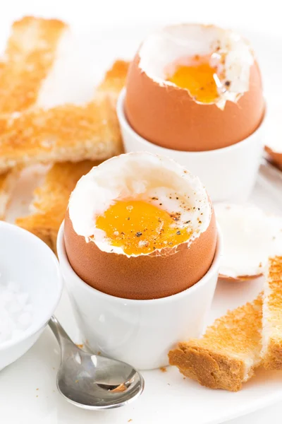 Soft boiled eggs and crispy toast for breakfast, vertical — Free Stock Photo