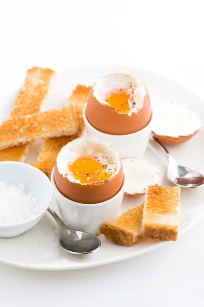 Vařená vejce a křupavý toast k snídani, vertikální — Stock fotografie