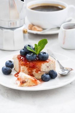 Cheesecake berry reçelli, dikey