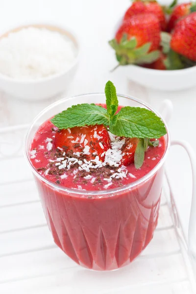 Strawberry milkshake with chocolate and coconut, top view — Stock Photo, Image