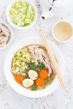 Cam erişte, üstten görünüm dikey Çin çorbası