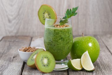 sağlıklı meyve ve sebze smoothie ile lahanası, yakın çekim