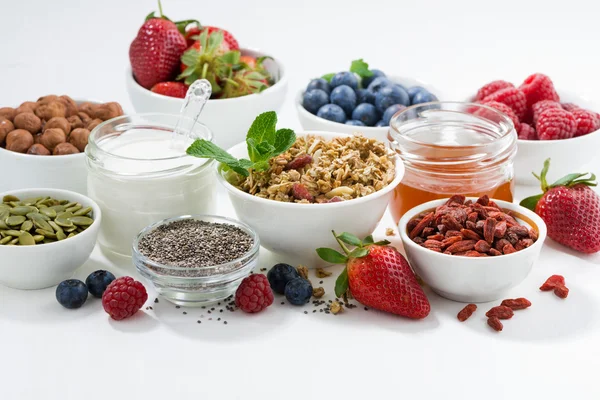 Lebensmittel für gesunde Ernährung und frische Beeren — Stockfoto