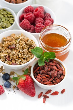 gıdalar sağlıklı beslenme ve beyaz tablo taze çilek