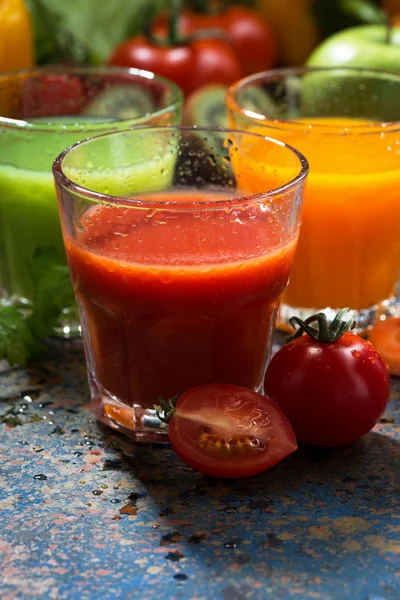 Surtido de jugos de verduras, verticales —  Fotos de Stock