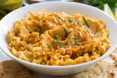 Arapça sos humus gözleme, closeup ile kase