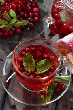 Berry çay Kupası koyu ahşap tablo