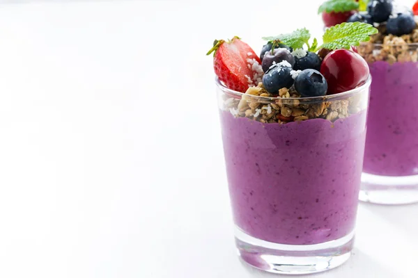 Blueberry yogurt with granola on a white background — Stock Photo, Image