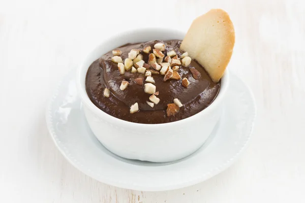 Dessert - chocolade mousse met koekjes, close-up — Stockfoto