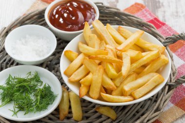 domates soslu kızarmış patates kızartması