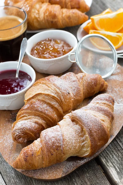 Delicious breakfast with fresh croissants, vertical, close-up — Stock Photo, Image
