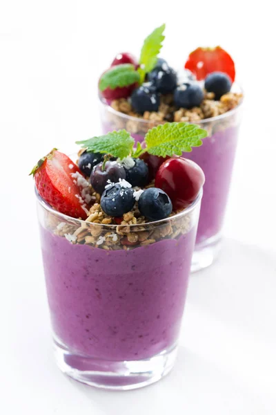 Blueberry yogurt with granola, closeup vertical — Stock Photo, Image