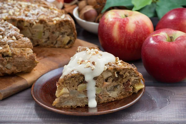 Piece of fresh apple pie — Stock Photo, Image