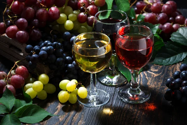 Assortment of wine on wooden background — Stock Photo, Image