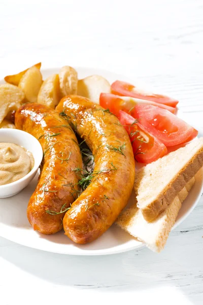 Fried pork sausages with potatoes and mustard, vertical closeup — Stock Photo, Image