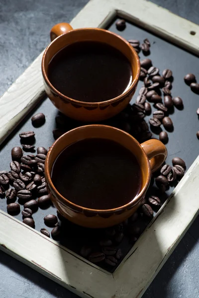 Two cups of black coffee on the blackboard, top view vertical — Stock Photo, Image