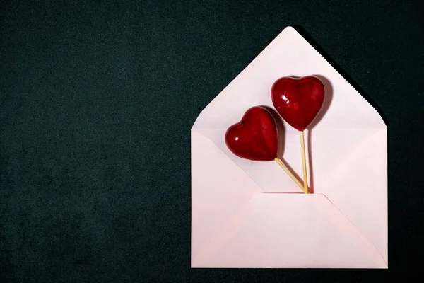 Two Red Hearts Pink Envelope Valentines Day Top View — Stock Photo, Image