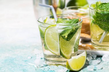 Taze mojito kokteyli, yakın plan.